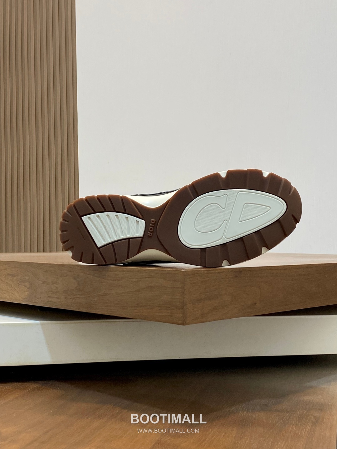 ## 신발 제품 스펙 분석
Dior B22 Mesh Technical Sneakers 디올 B22 메쉬 테크니컬 스니커즈 3SN231ZHM 9