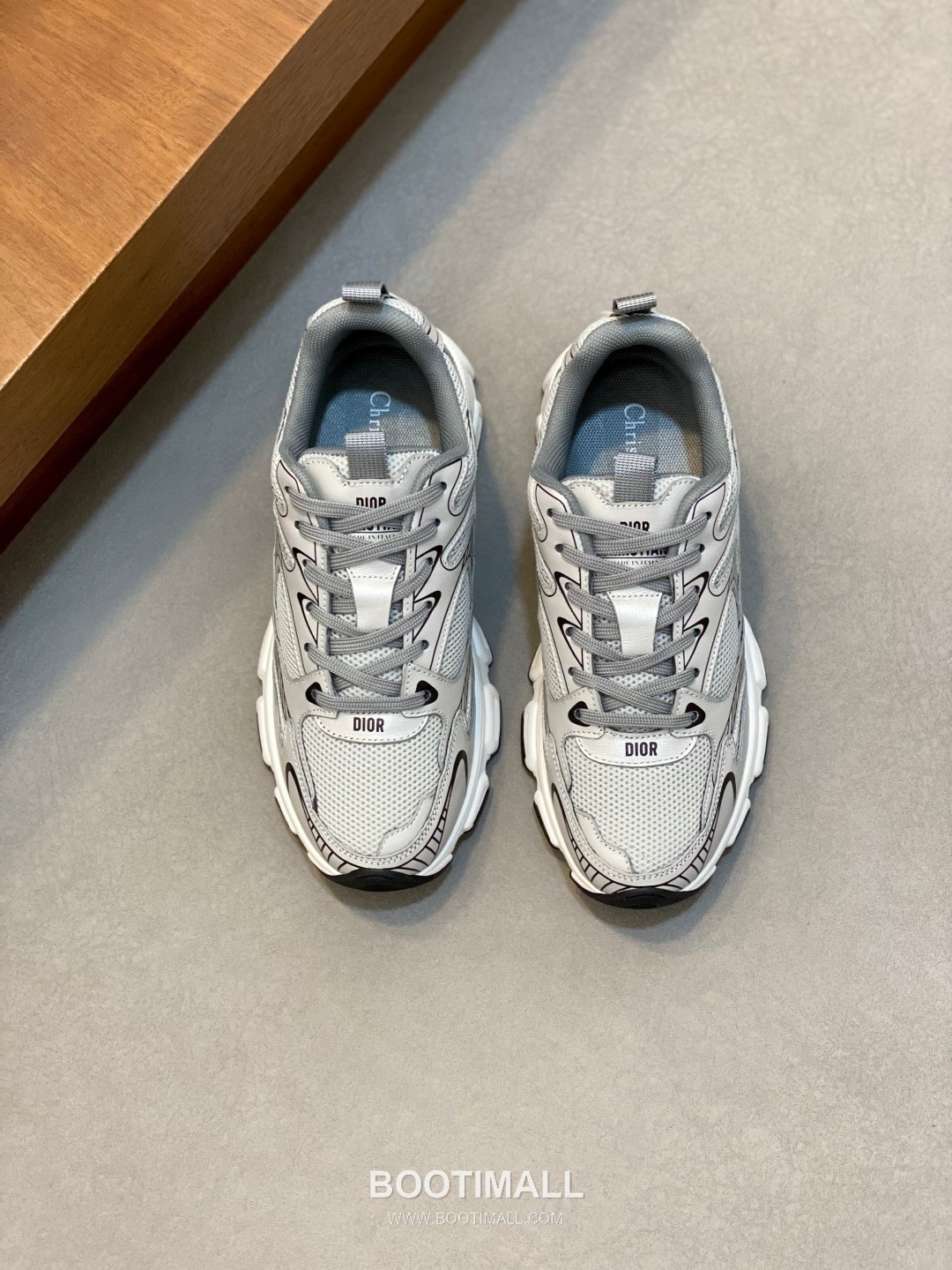 ## 신발 제품 스펙 분석
Dior B22 Mesh Technical Sneakers 디올 B22 메쉬 테크니컬 스니커즈 3SN231ZHM 1