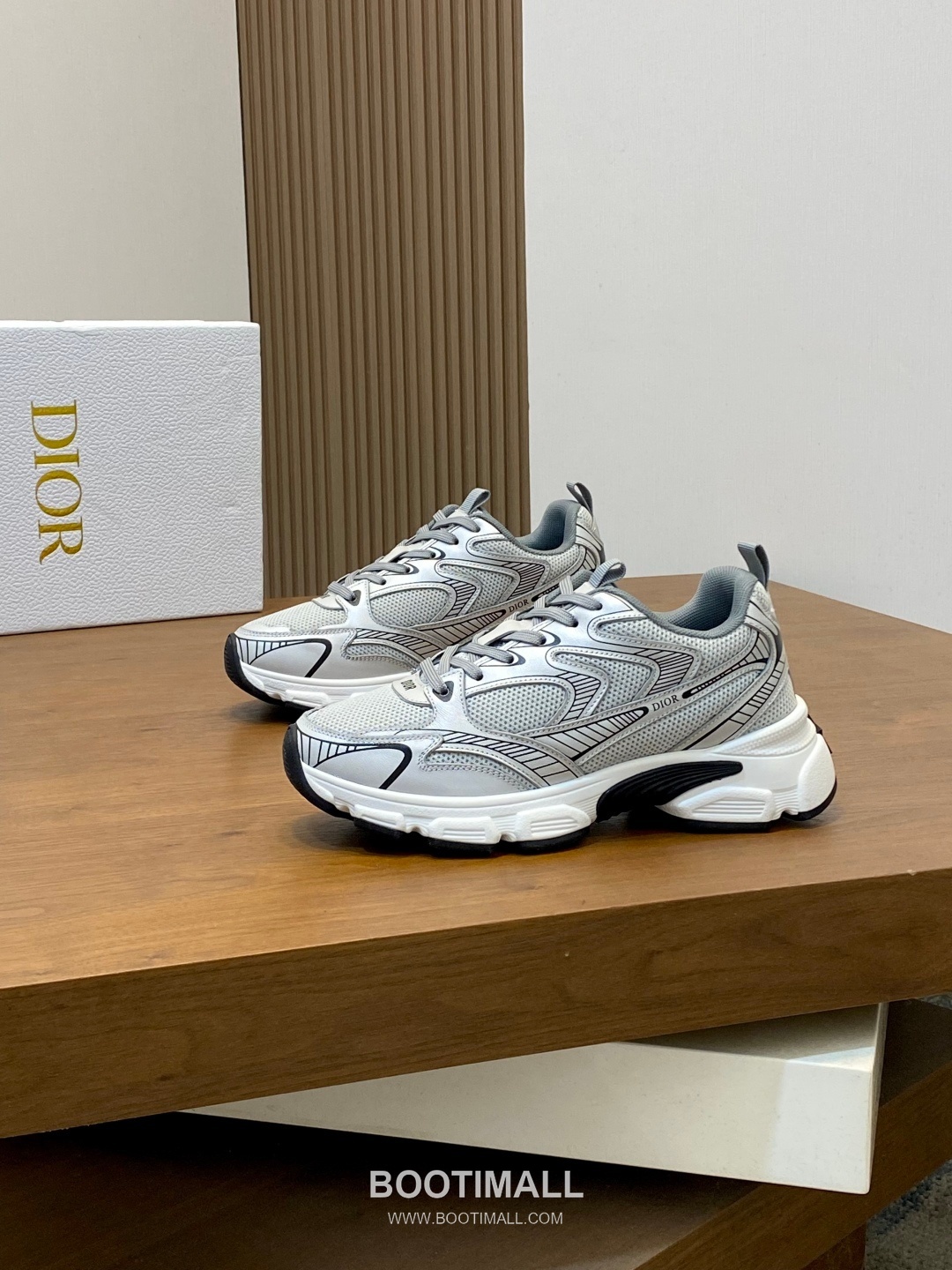 ## 신발 제품 스펙 분석
Dior B22 Mesh Technical Sneakers 디올 B22 메쉬 테크니컬 스니커즈 3SN231ZHM 3
