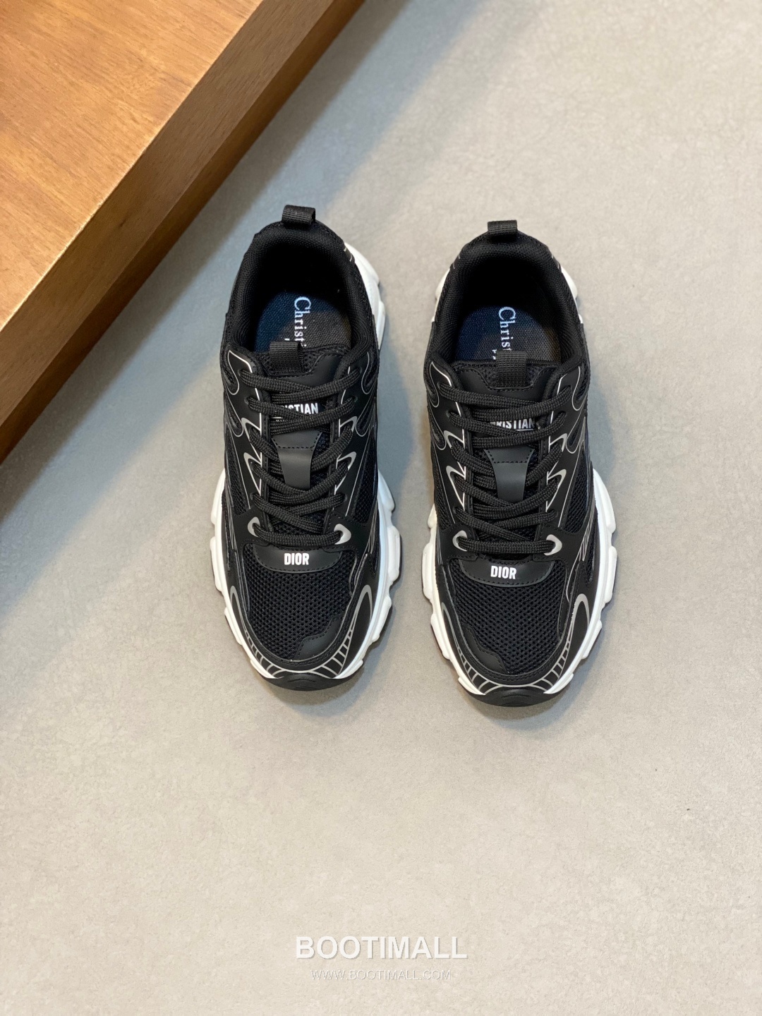 ## 신발 제품 스펙 분석

Dior B22 Mesh Technical Sneakers 디올 B22 메쉬 테크니컬 스니커즈 3SN231ZHM 1