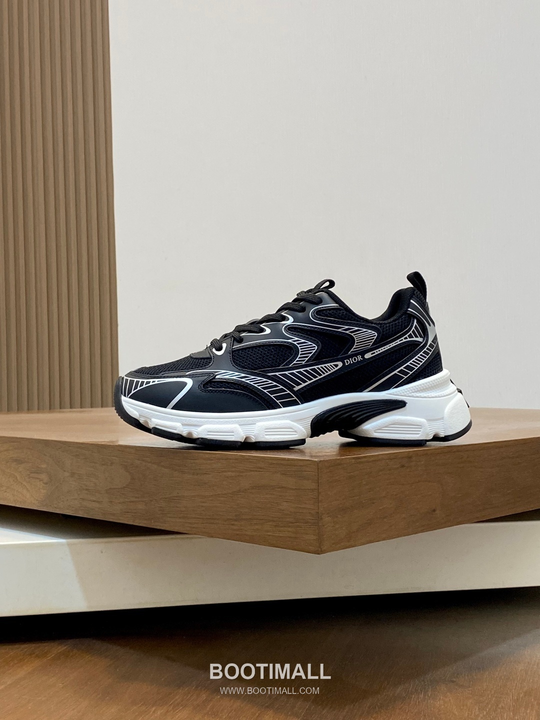 ## 신발 제품 스펙 분석

Dior B22 Mesh Technical Sneakers 디올 B22 메쉬 테크니컬 스니커즈 3SN231ZHM 2