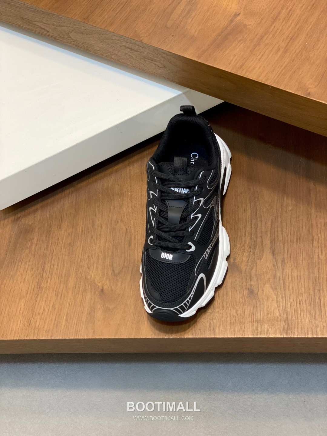 ## 신발 제품 스펙 분석

Dior B22 Mesh Technical Sneakers 디올 B22 메쉬 테크니컬 스니커즈 3SN231ZHM 6