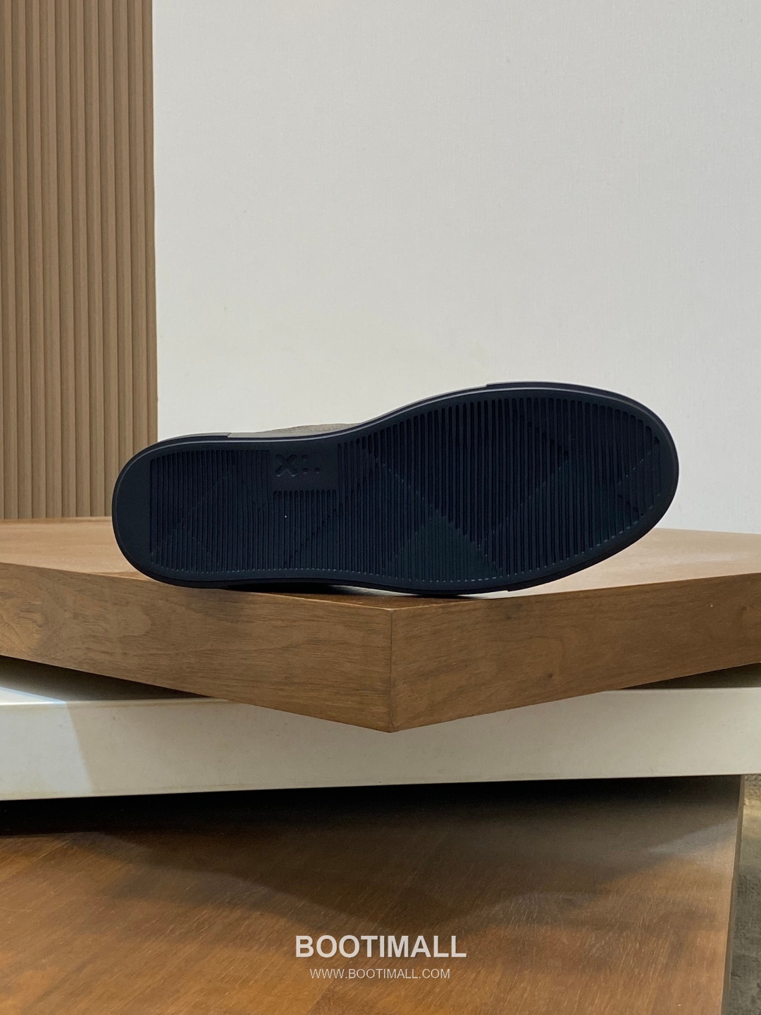 ## 신발 제품 스펙 분석

ZILLI Grained Leather Sneakers 질리 그레인 레더 스니커즈 9