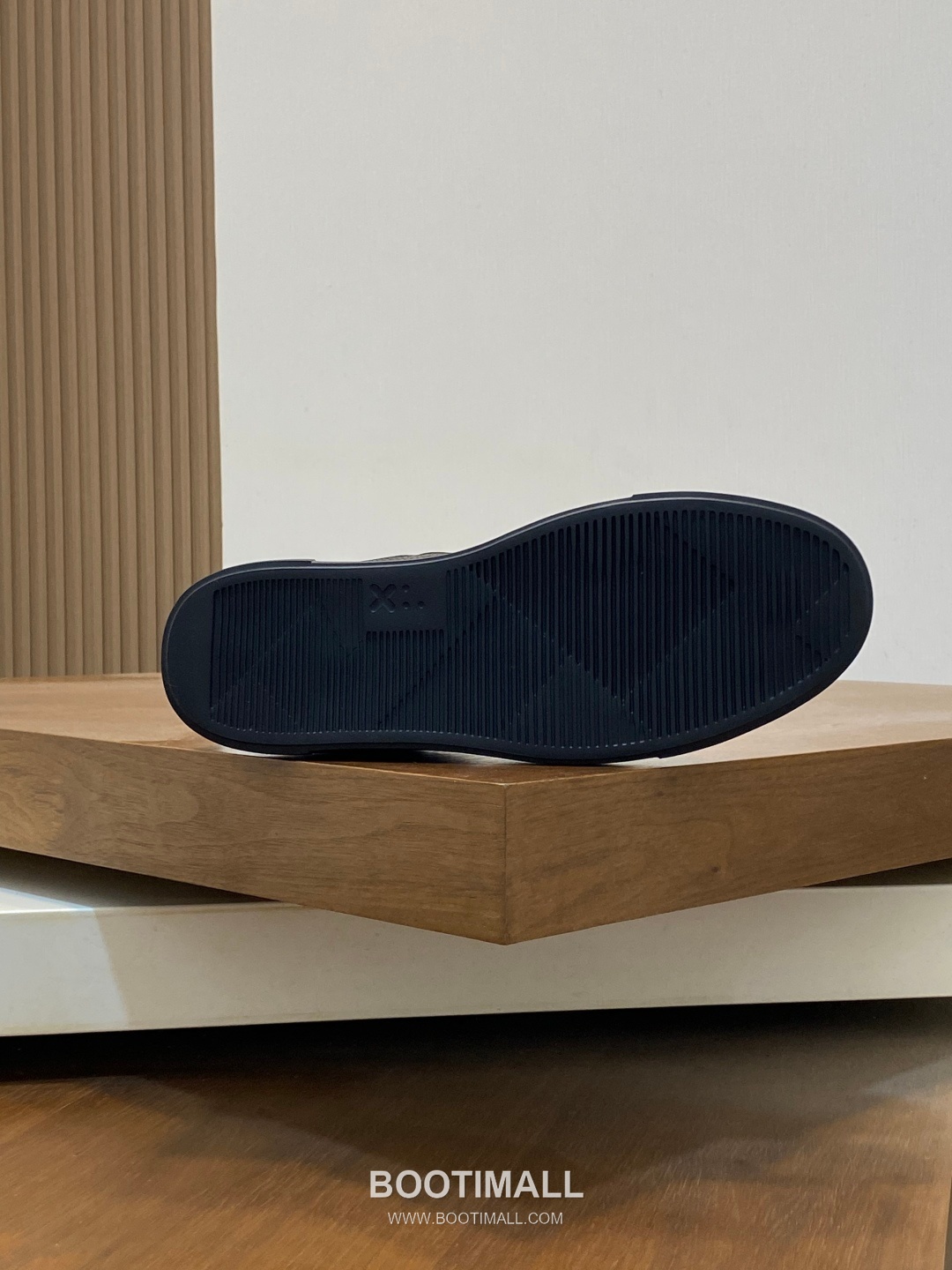 ## 신발 제품 스펙 분석

ZILLI Grained Leather Sneakers 질리 그레인 레더 스니커즈 9