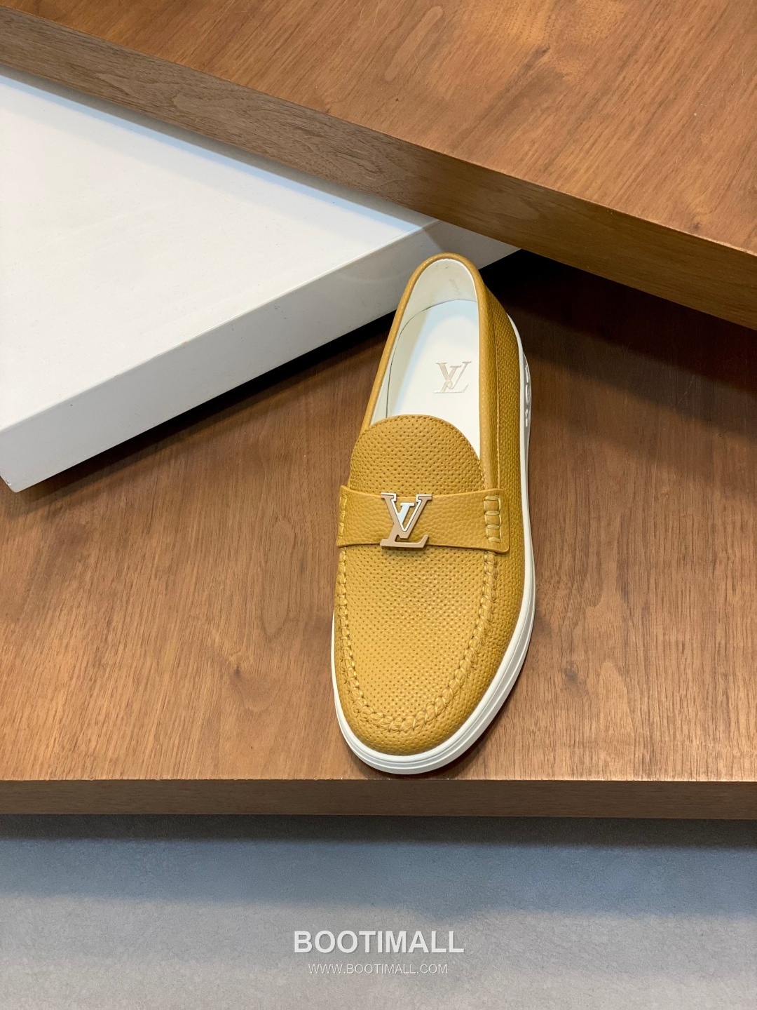 ## 신발 제품 스펙 분석
Louis Vuitton Run Away Leather Sneakers 루이비통 런어웨이 레더 스니커즈 1A4V7V 6