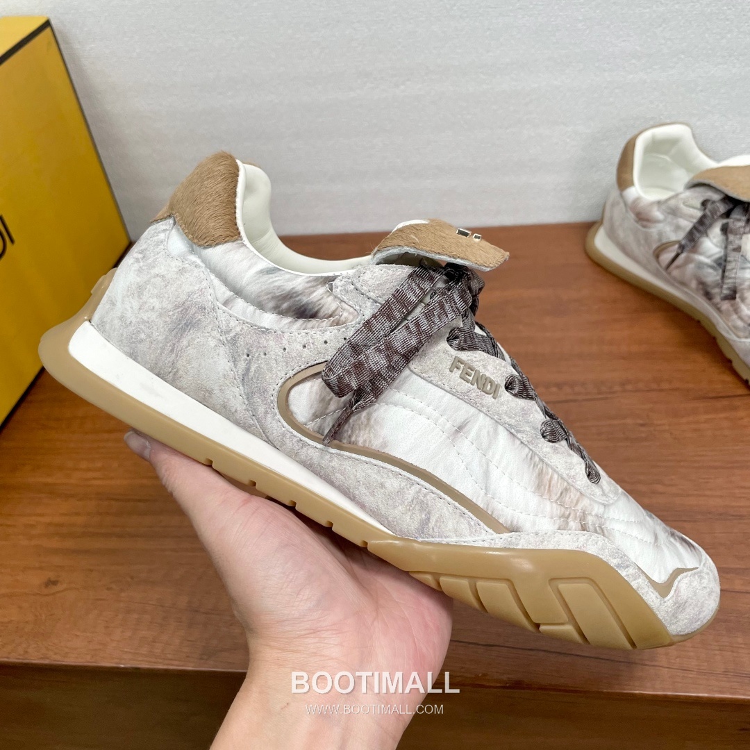## 신발 제품 스펙 분석

Fendi Wave Pulse Sneakers 펜디 웨이브 펄스 스니커즈 7E1392 4