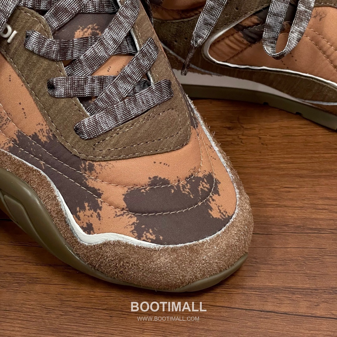 ## 신발 제품 스펙 분석

Fendi Wave Pulse Sneakers 펜디 웨이브 펄스 스니커즈 7E1392 9