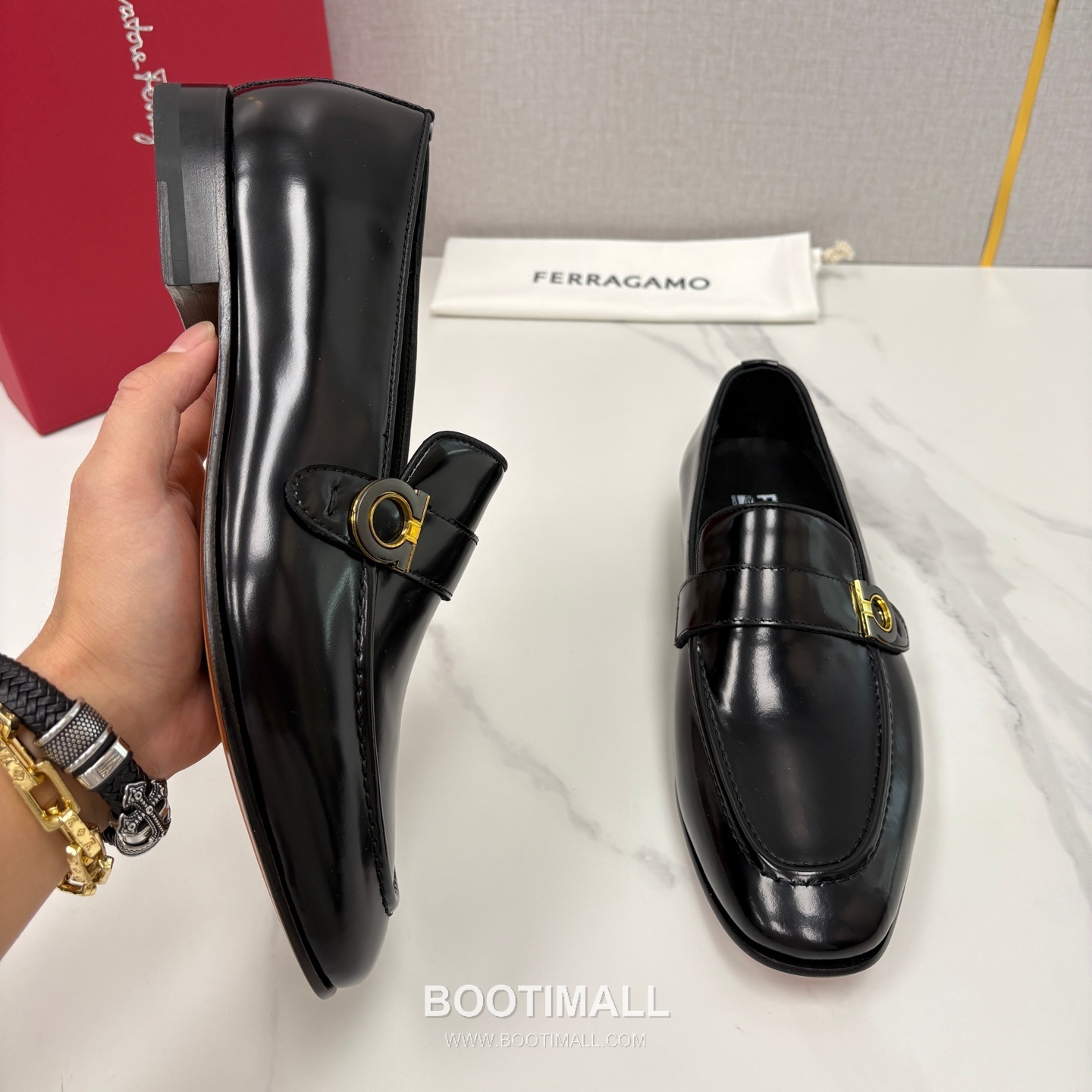 ## 신발 제품 스펙 분석

Salvatore Ferragamo Gancini Leather Loafers 살바토레 페라가모 간치니 레더 로퍼 4
