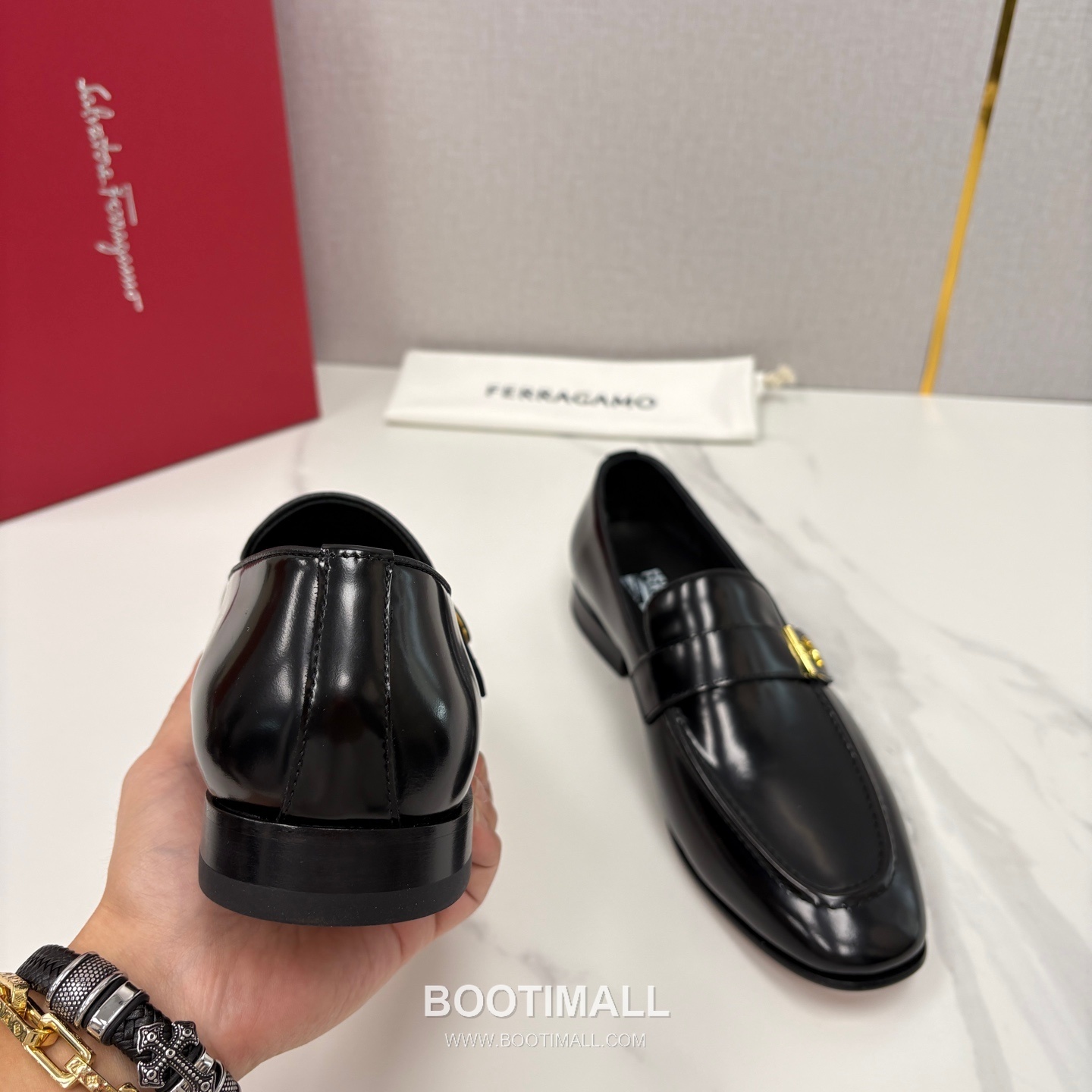 ## 신발 제품 스펙 분석

Salvatore Ferragamo Gancini Leather Loafers 살바토레 페라가모 간치니 레더 로퍼 8