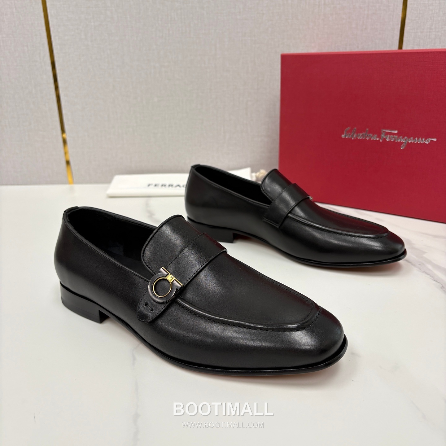 ## 신발 제품 스펙 분석

Salvatore Ferragamo Gancini Leather Loafers 살바토레 페라가모 간치니 레더 로퍼 2
