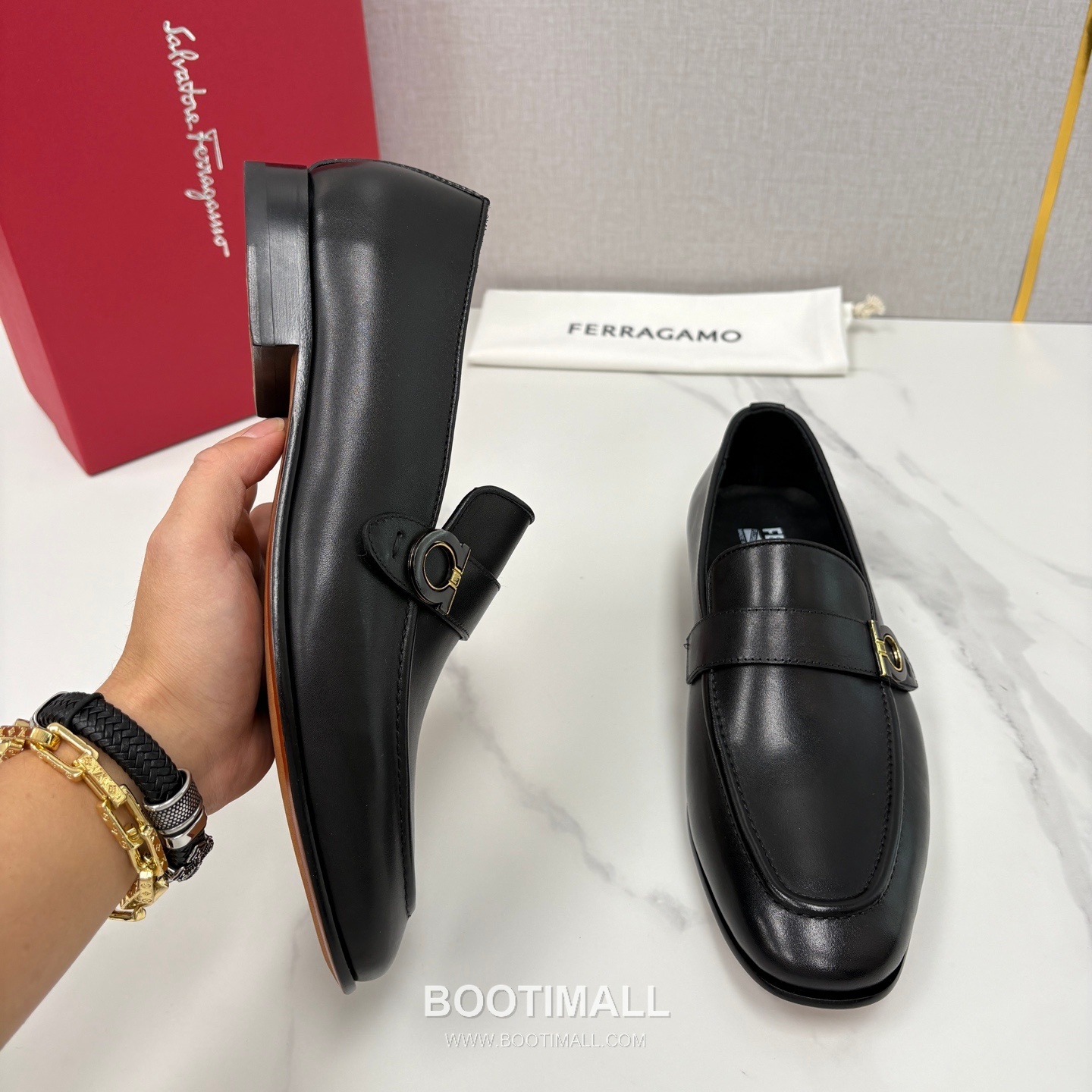 ## 신발 제품 스펙 분석

Salvatore Ferragamo Gancini Leather Loafers 살바토레 페라가모 간치니 레더 로퍼 4