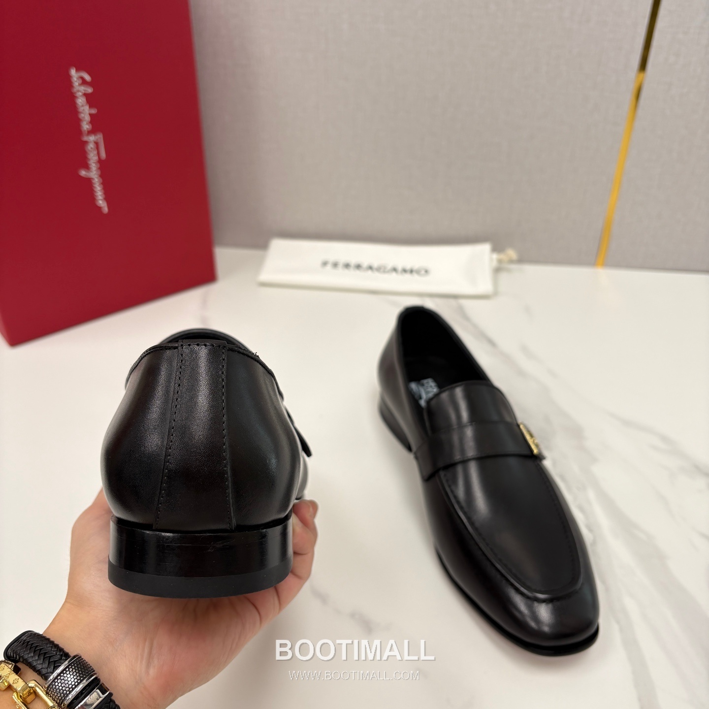 ## 신발 제품 스펙 분석

Salvatore Ferragamo Gancini Leather Loafers 살바토레 페라가모 간치니 레더 로퍼 8