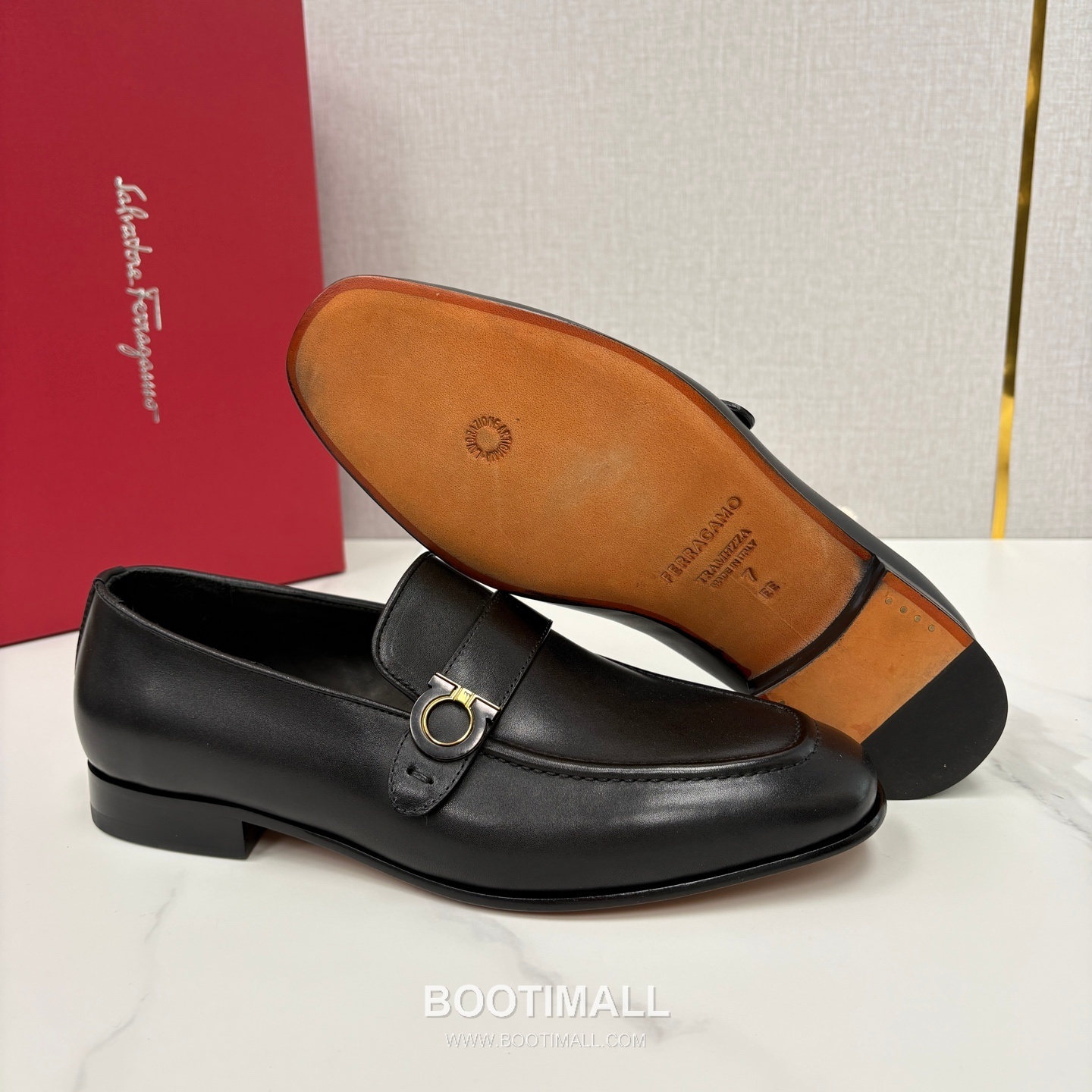## 신발 제품 스펙 분석

Salvatore Ferragamo Gancini Leather Loafers 살바토레 페라가모 간치니 레더 로퍼 9