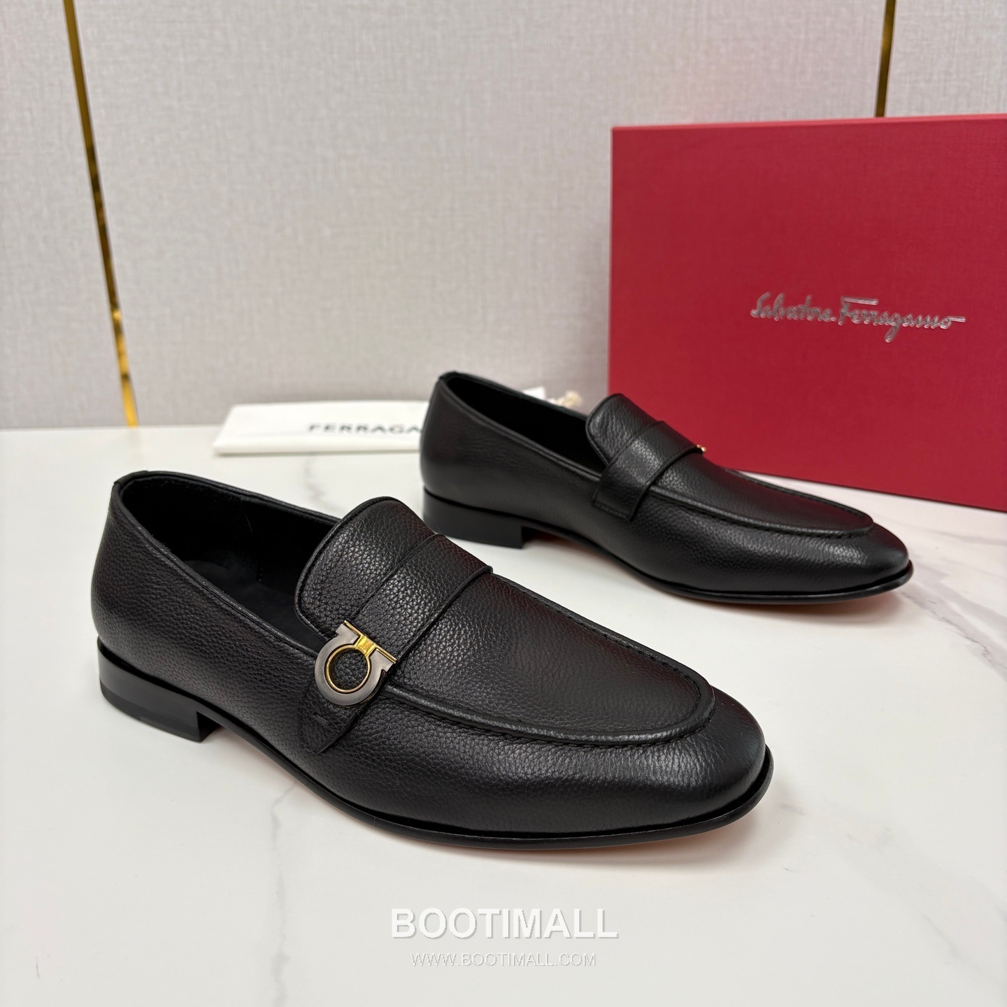 ## 신발 제품 스펙 분석

Salvatore Ferragamo Gancini Leather Loafers 살바토레 페라가모 간치니 레더 로퍼 2
