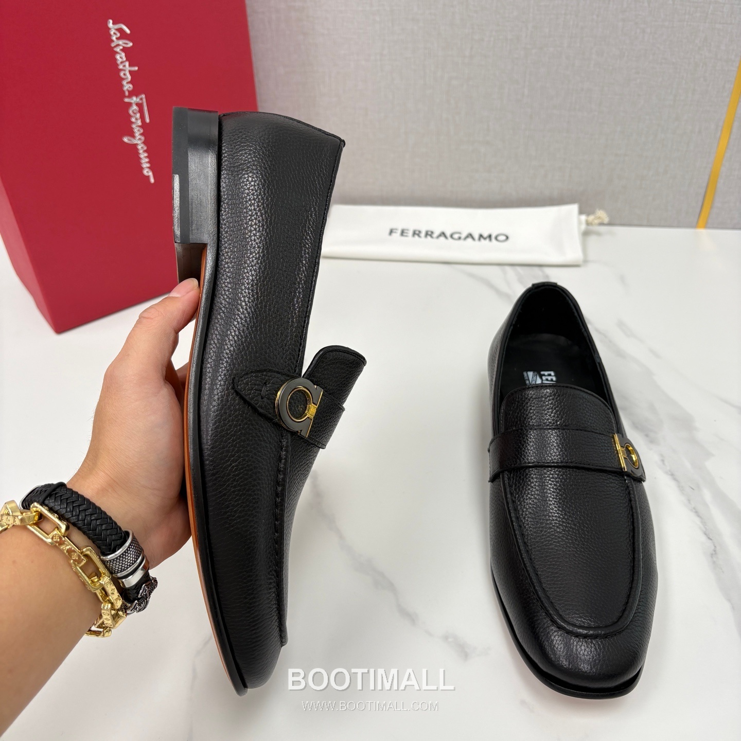## 신발 제품 스펙 분석

Salvatore Ferragamo Gancini Leather Loafers 살바토레 페라가모 간치니 레더 로퍼 4