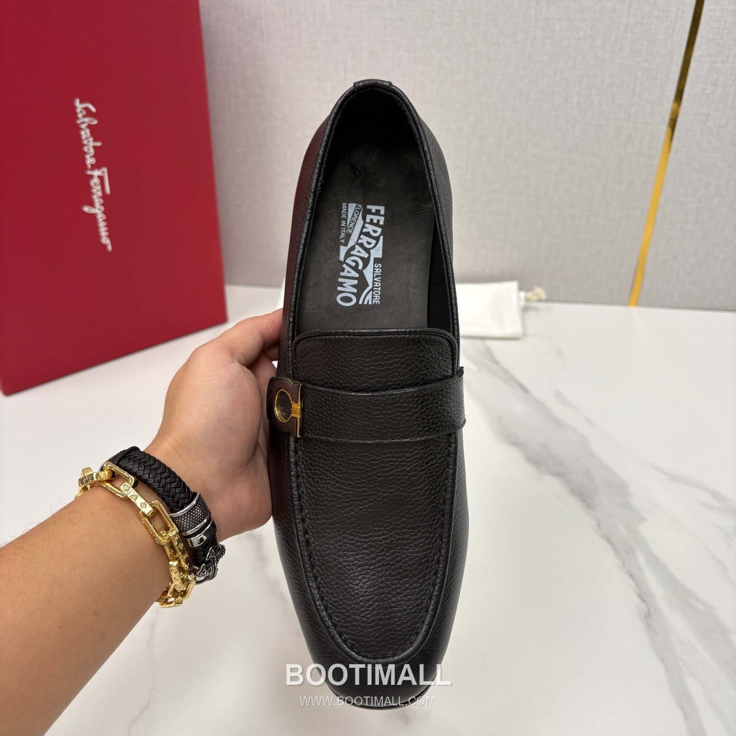 ## 신발 제품 스펙 분석

Salvatore Ferragamo Gancini Leather Loafers 살바토레 페라가모 간치니 레더 로퍼 5