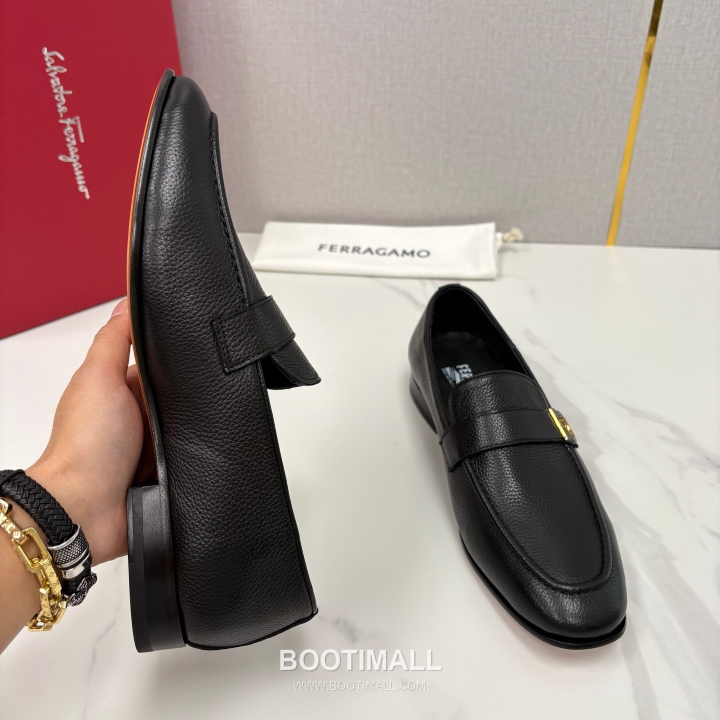 ## 신발 제품 스펙 분석

Salvatore Ferragamo Gancini Leather Loafers 살바토레 페라가모 간치니 레더 로퍼 6