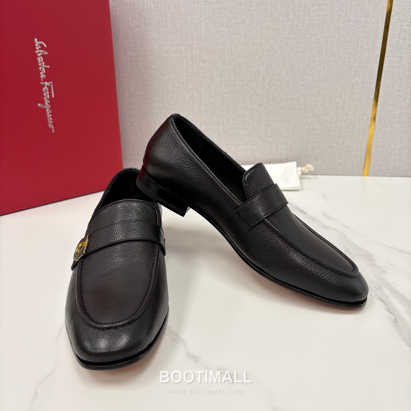 ## 신발 제품 스펙 분석

Salvatore Ferragamo Gancini Leather Loafers 살바토레 페라가모 간치니 레더 로퍼 7
