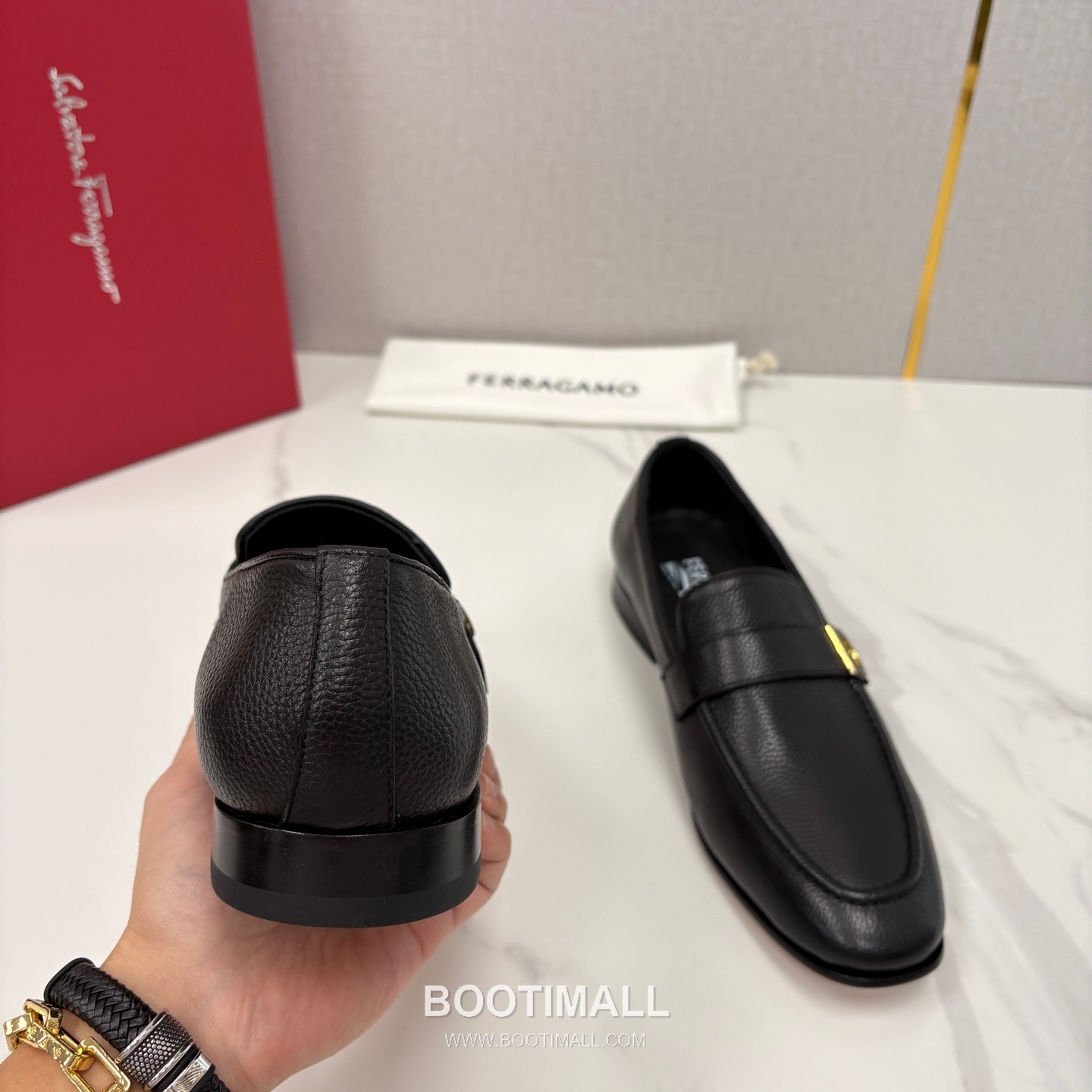 ## 신발 제품 스펙 분석

Salvatore Ferragamo Gancini Leather Loafers 살바토레 페라가모 간치니 레더 로퍼 8