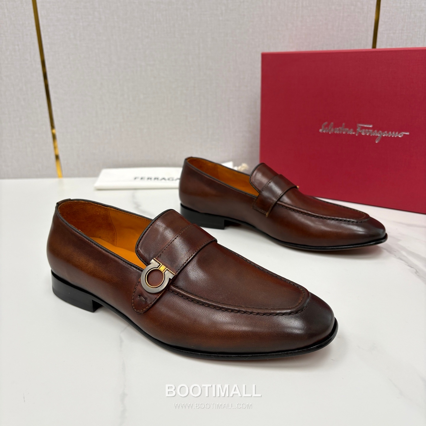 ## 신발 제품 스펙 분석

Salvatore Ferragamo Gancini Leather Loafers 살바토레 페라가모 간치니 레더 로퍼 2