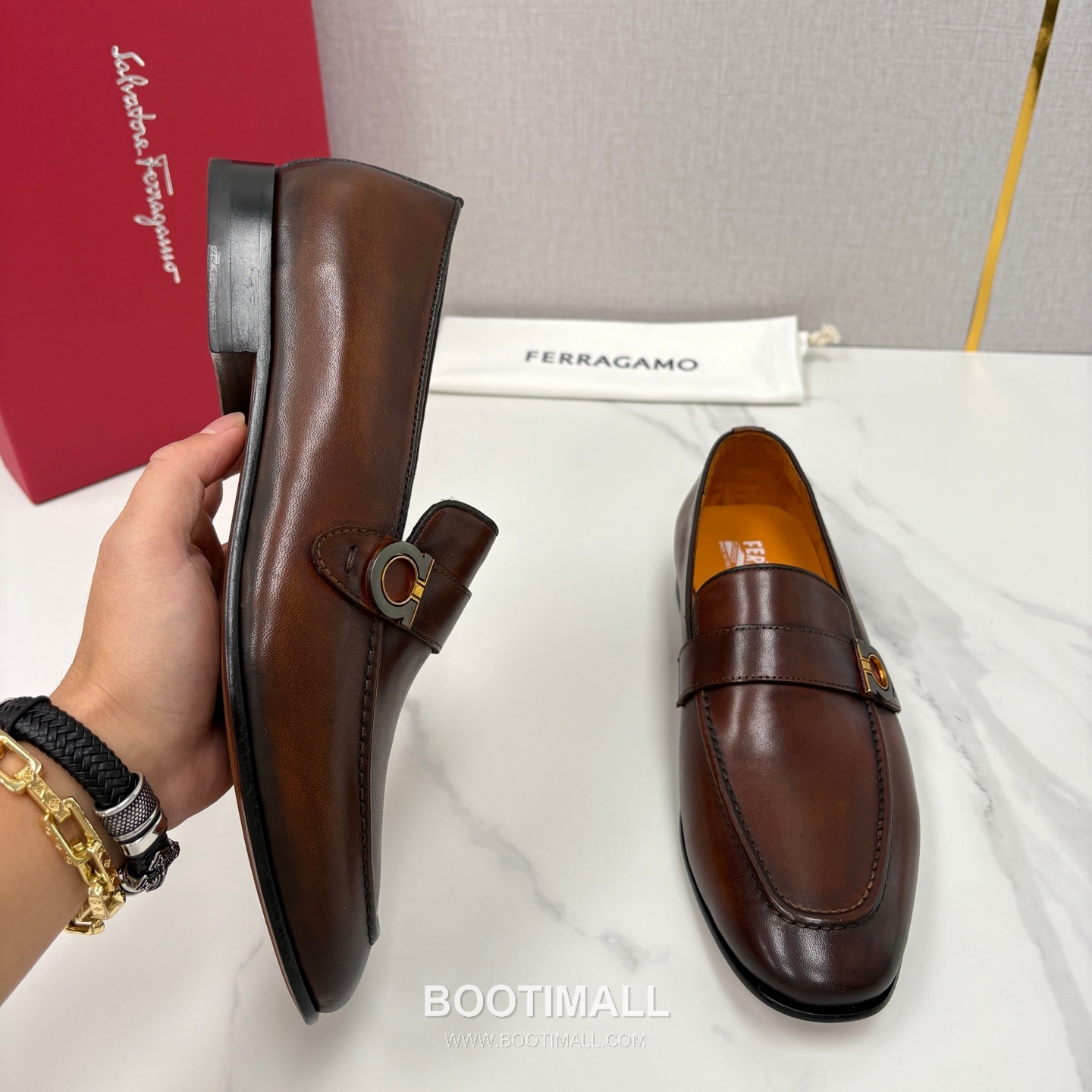 ## 신발 제품 스펙 분석

Salvatore Ferragamo Gancini Leather Loafers 살바토레 페라가모 간치니 레더 로퍼 4