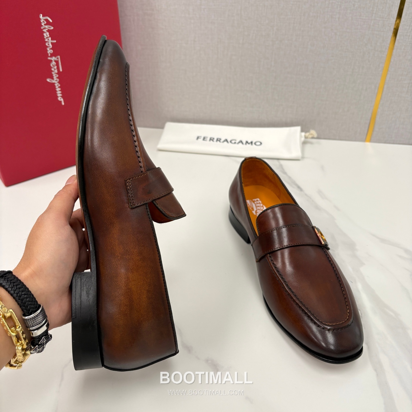 ## 신발 제품 스펙 분석

Salvatore Ferragamo Gancini Leather Loafers 살바토레 페라가모 간치니 레더 로퍼 6