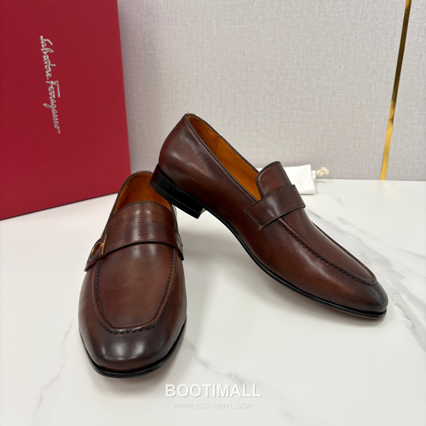 ## 신발 제품 스펙 분석

Salvatore Ferragamo Gancini Leather Loafers 살바토레 페라가모 간치니 레더 로퍼 7