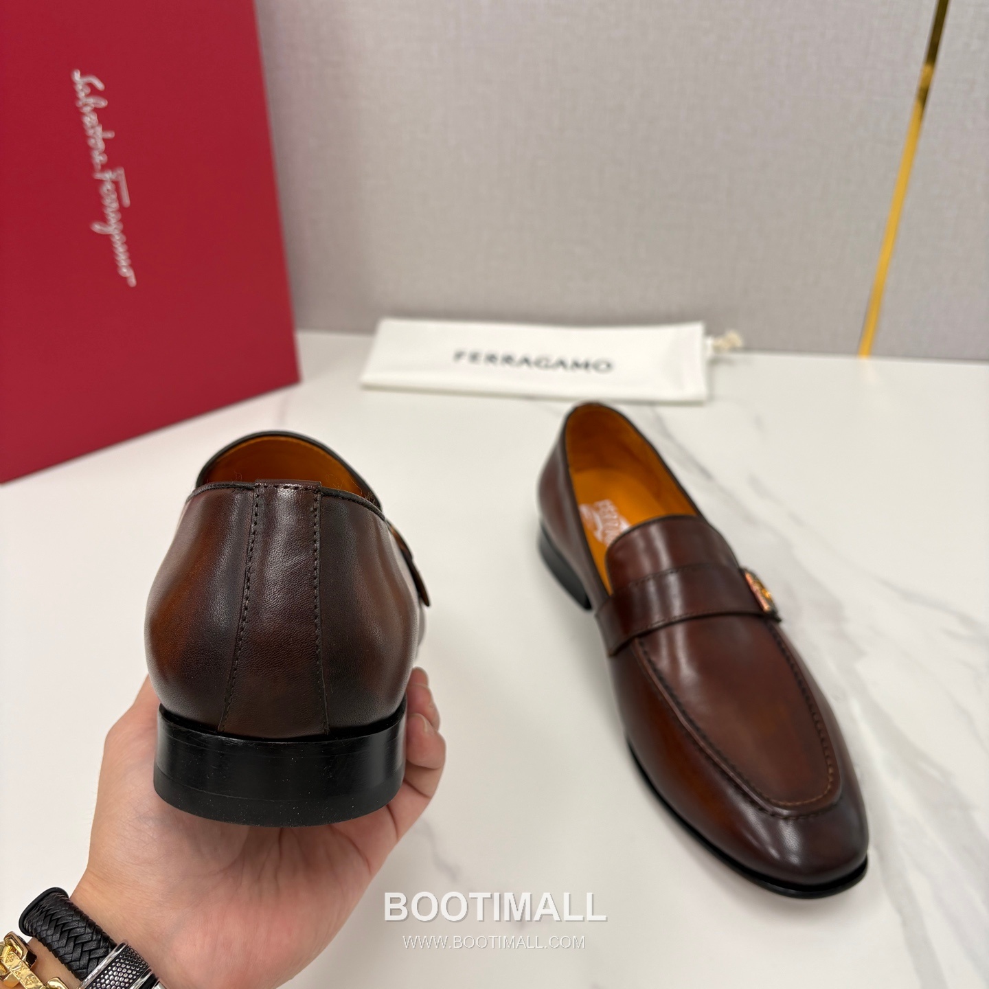 ## 신발 제품 스펙 분석

Salvatore Ferragamo Gancini Leather Loafers 살바토레 페라가모 간치니 레더 로퍼 8