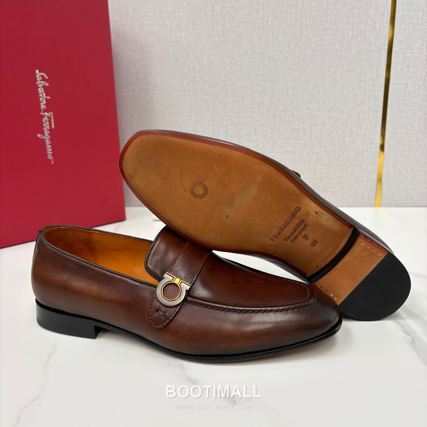 ## 신발 제품 스펙 분석

Salvatore Ferragamo Gancini Leather Loafers 살바토레 페라가모 간치니 레더 로퍼 9
