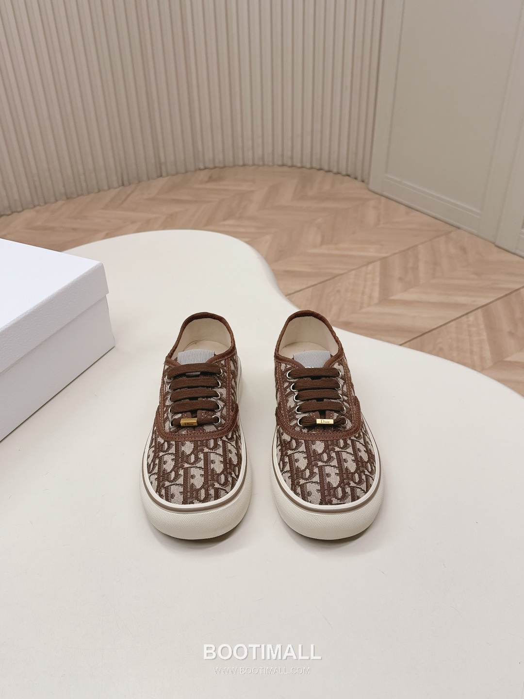 Dior Saltwind Oblique Canvas Lace Sneakers Couple 디올 솔트윈드 오블리크 캔버스 레이스 스니커즈 커플 모델 1