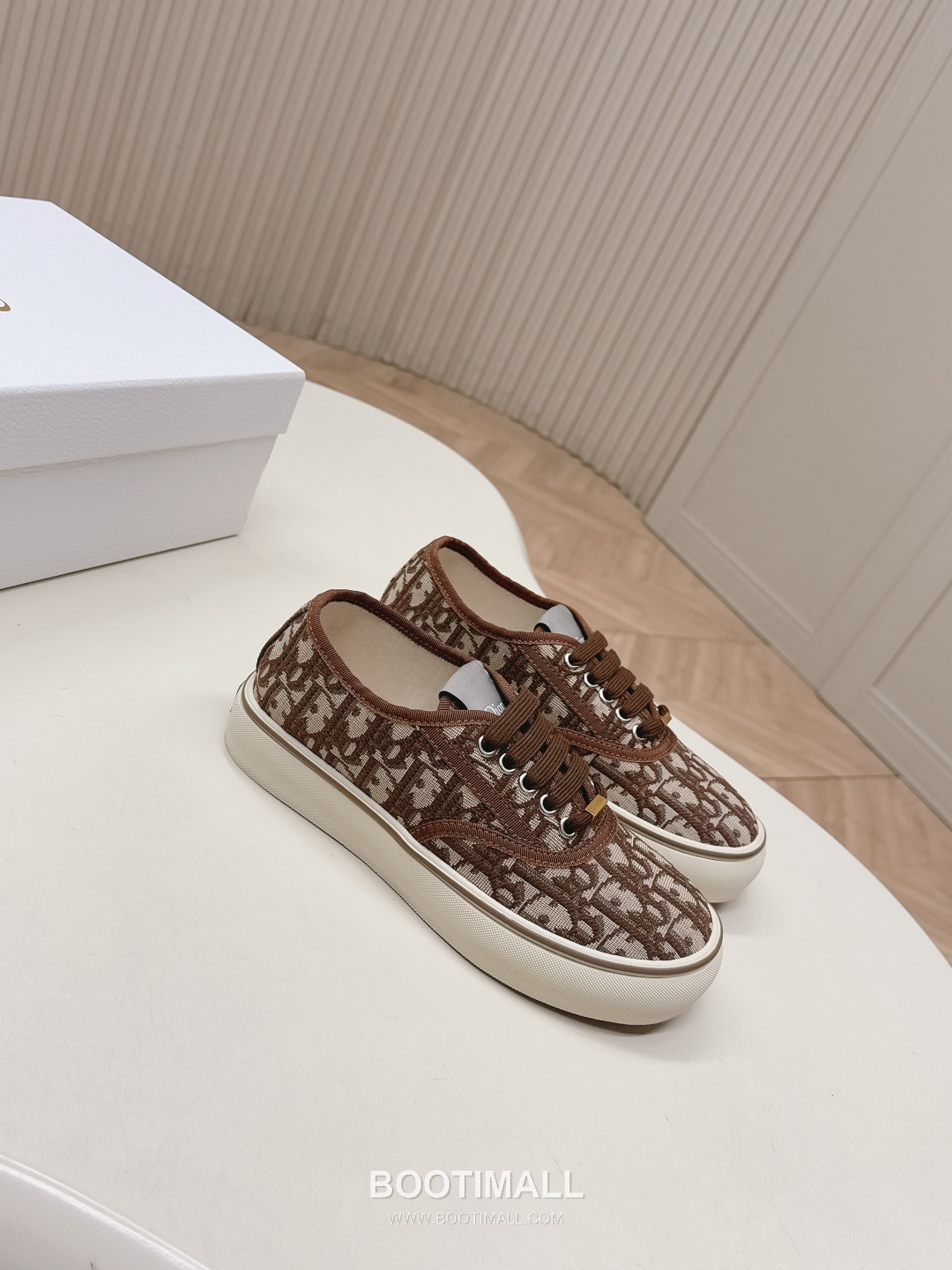 Dior Saltwind Oblique Canvas Lace Sneakers Couple 디올 솔트윈드 오블리크 캔버스 레이스 스니커즈 커플 모델 2