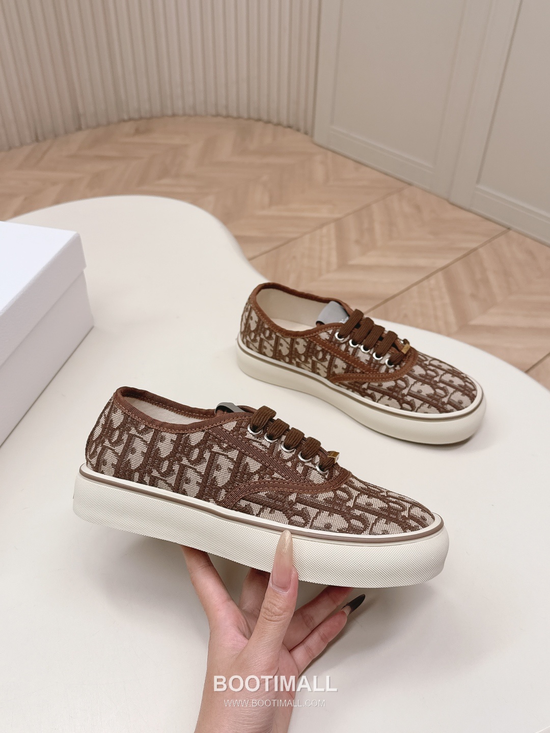 Dior Saltwind Oblique Canvas Lace Sneakers Couple 디올 솔트윈드 오블리크 캔버스 레이스 스니커즈 커플 모델 4