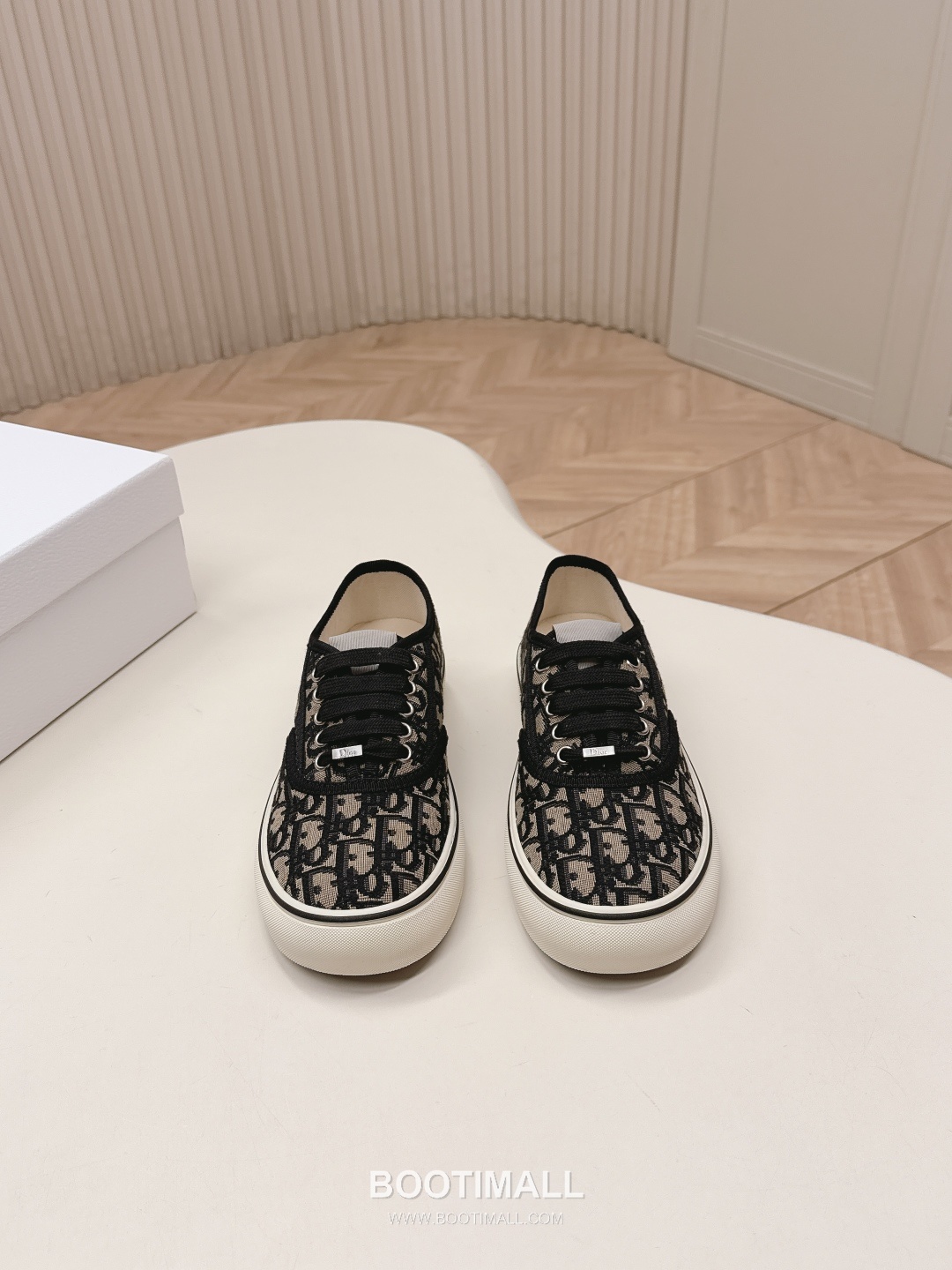 Dior Saltwind Oblique Canvas Lace Sneakers Couple 디올 솔트윈드 오블리크 캔버스 레이스 스니커즈 커플 모델 1