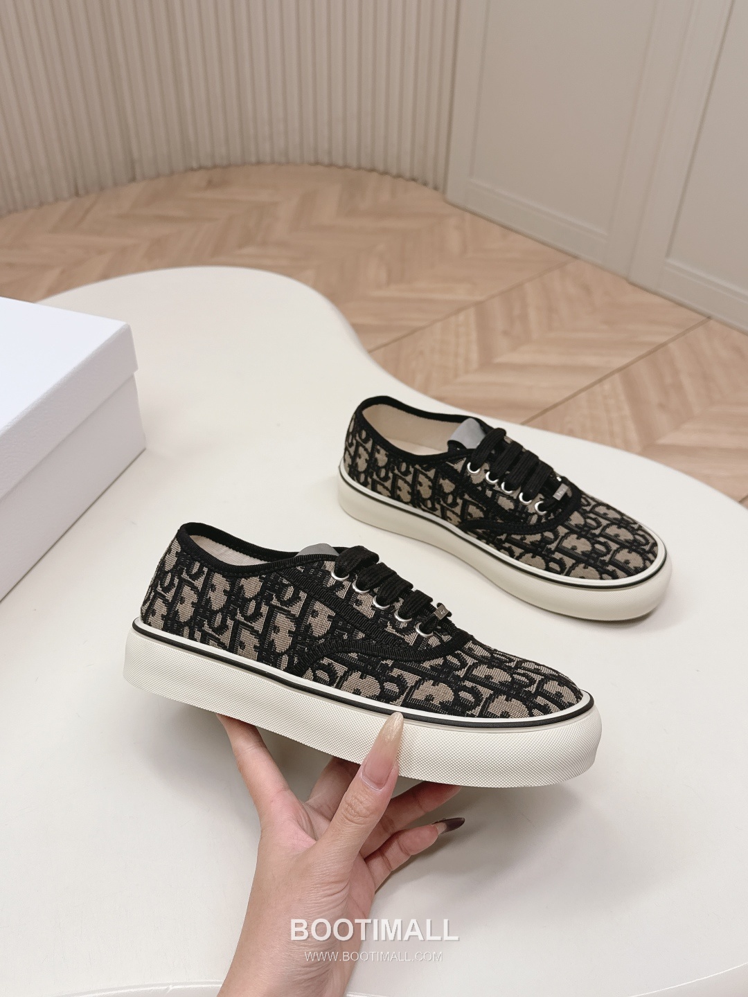 Dior Saltwind Oblique Canvas Lace Sneakers Couple 디올 솔트윈드 오블리크 캔버스 레이스 스니커즈 커플 모델 4