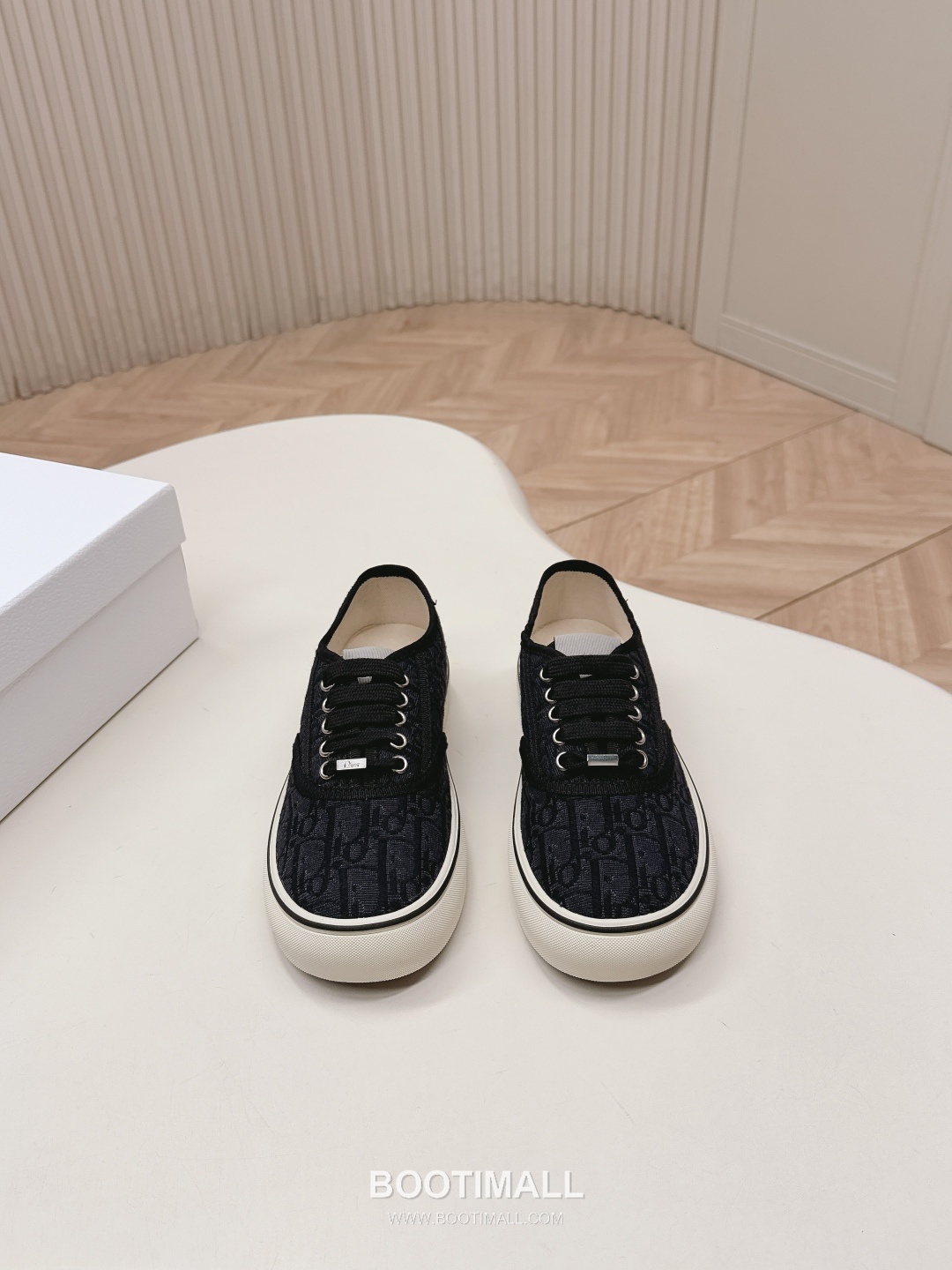 Dior Saltwind Oblique Canvas Lace Sneakers Couple 디올 솔트윈드 오블리크 캔버스 레이스 스니커즈 커플 모델 1