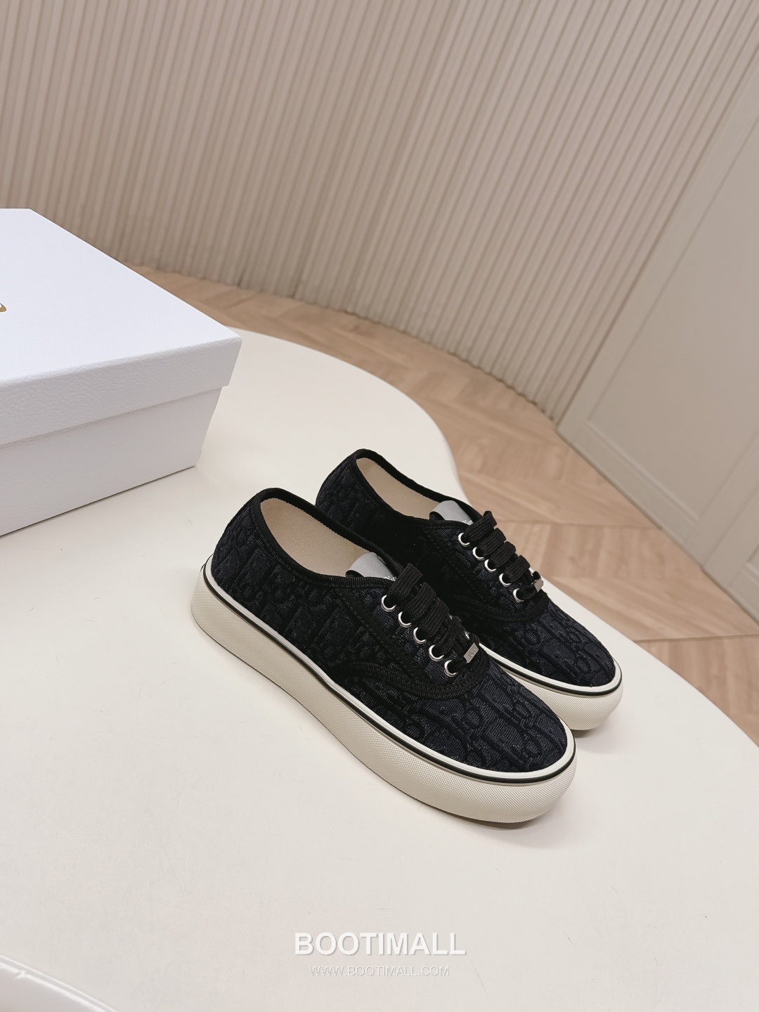 Dior Saltwind Oblique Canvas Lace Sneakers Couple 디올 솔트윈드 오블리크 캔버스 레이스 스니커즈 커플 모델 2