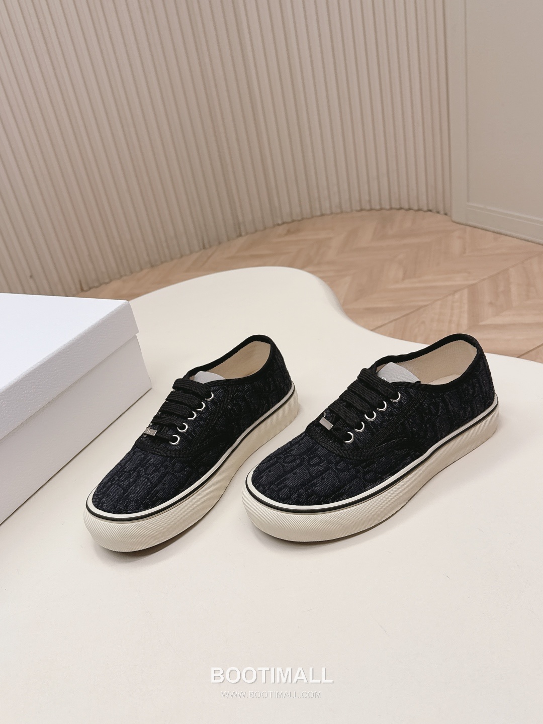 Dior Saltwind Oblique Canvas Lace Sneakers Couple 디올 솔트윈드 오블리크 캔버스 레이스 스니커즈 커플 모델 3