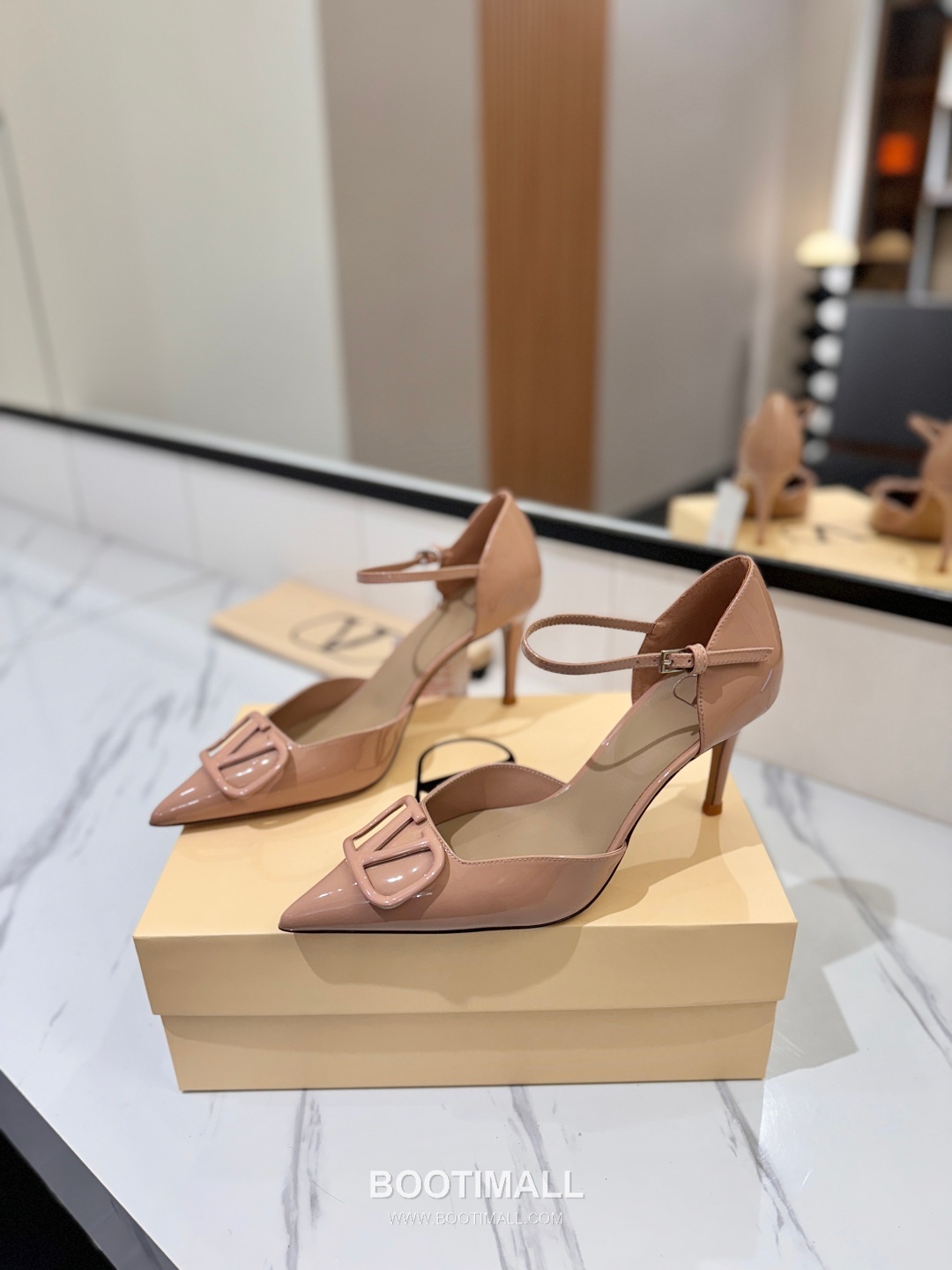 Valentino Garavani VLogo Patent Leather Slingback Pumps 발렌티노 가라바니 V로고 페이턴트 슬링백 펌프스 2