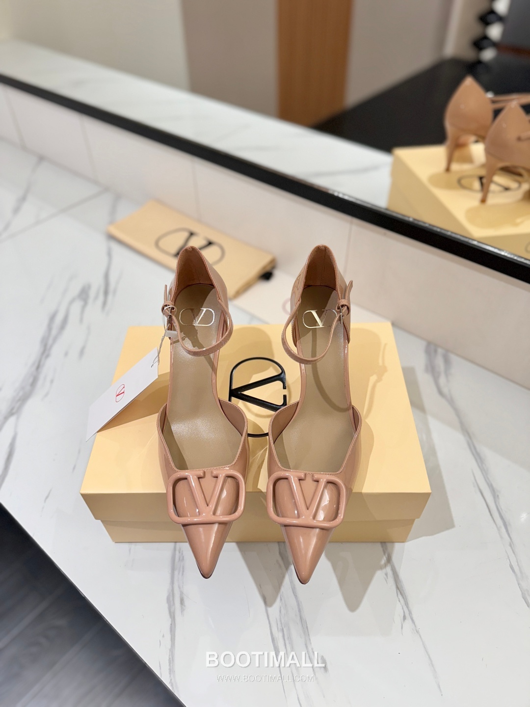 Valentino Garavani VLogo Patent Leather Slingback Pumps 발렌티노 가라바니 V로고 페이턴트 슬링백 펌프스 3