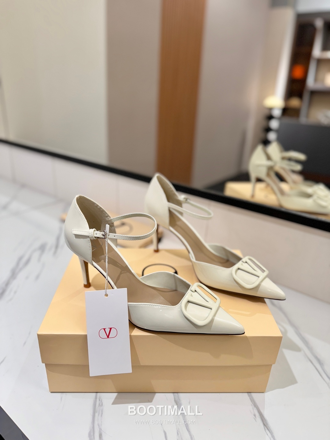 Valentino Garavani VLogo Patent Leather Slingback Pumps 발렌티노 가라바니 V로고 페이턴트 슬링백 펌프스 1
