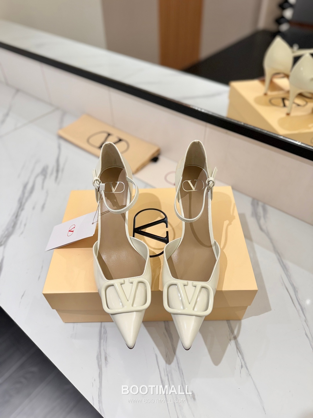 Valentino Garavani VLogo Patent Leather Slingback Pumps 발렌티노 가라바니 V로고 페이턴트 슬링백 펌프스 3