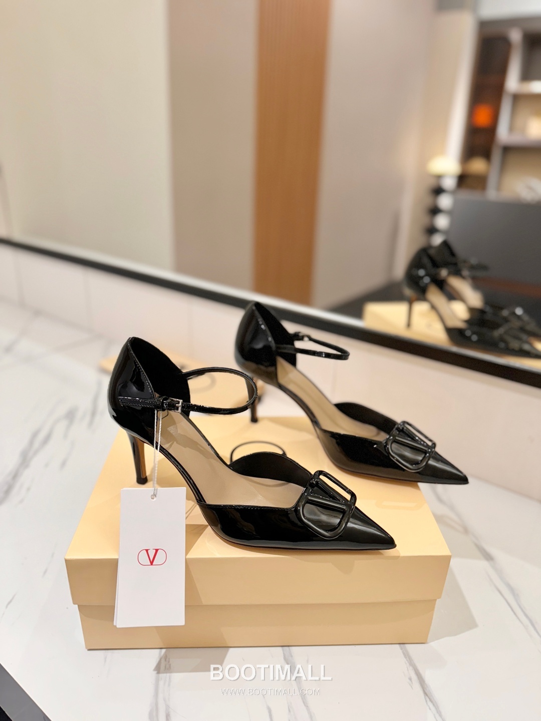 Valentino Garavani VLogo Patent Leather Slingback Pumps 발렌티노 가라바니 V로고 페이턴트 슬링백 펌프스 1