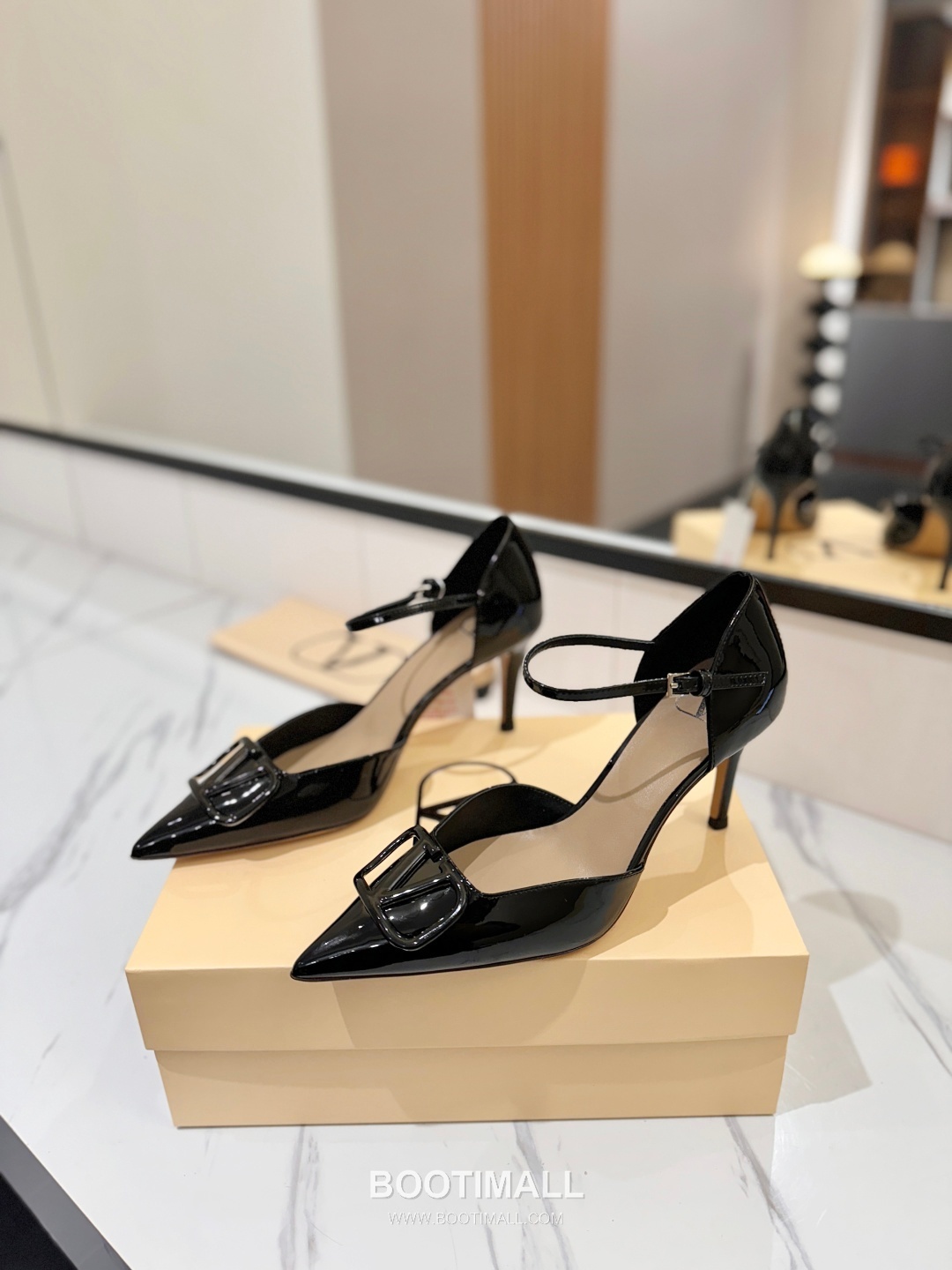 Valentino Garavani VLogo Patent Leather Slingback Pumps 발렌티노 가라바니 V로고 페이턴트 슬링백 펌프스 2