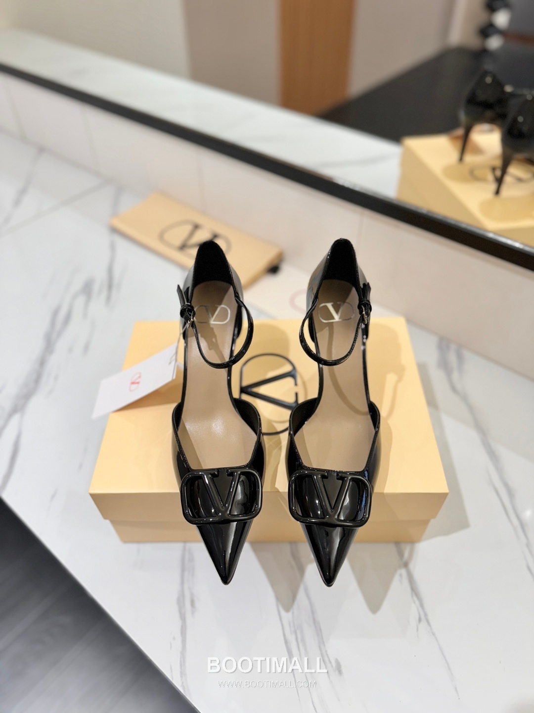 Valentino Garavani VLogo Patent Leather Slingback Pumps 발렌티노 가라바니 V로고 페이턴트 슬링백 펌프스 3