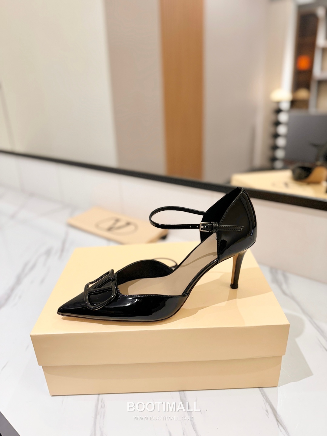 Valentino Garavani VLogo Patent Leather Slingback Pumps 발렌티노 가라바니 V로고 페이턴트 슬링백 펌프스 4