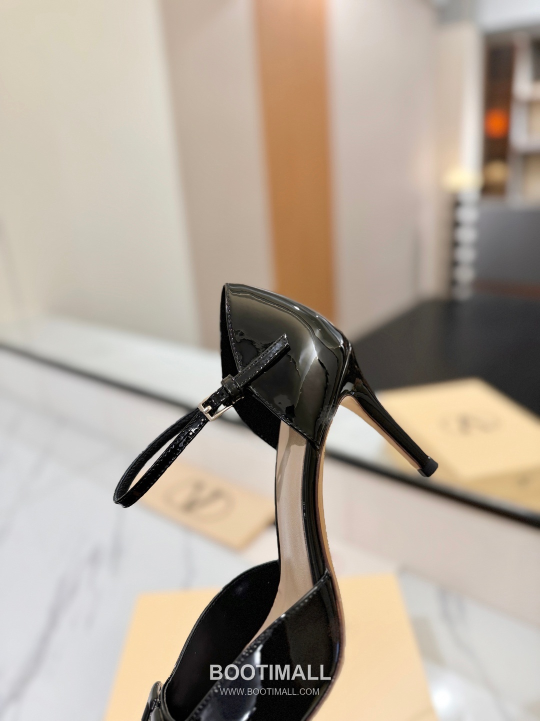 Valentino Garavani VLogo Patent Leather Slingback Pumps 발렌티노 가라바니 V로고 페이턴트 슬링백 펌프스 8