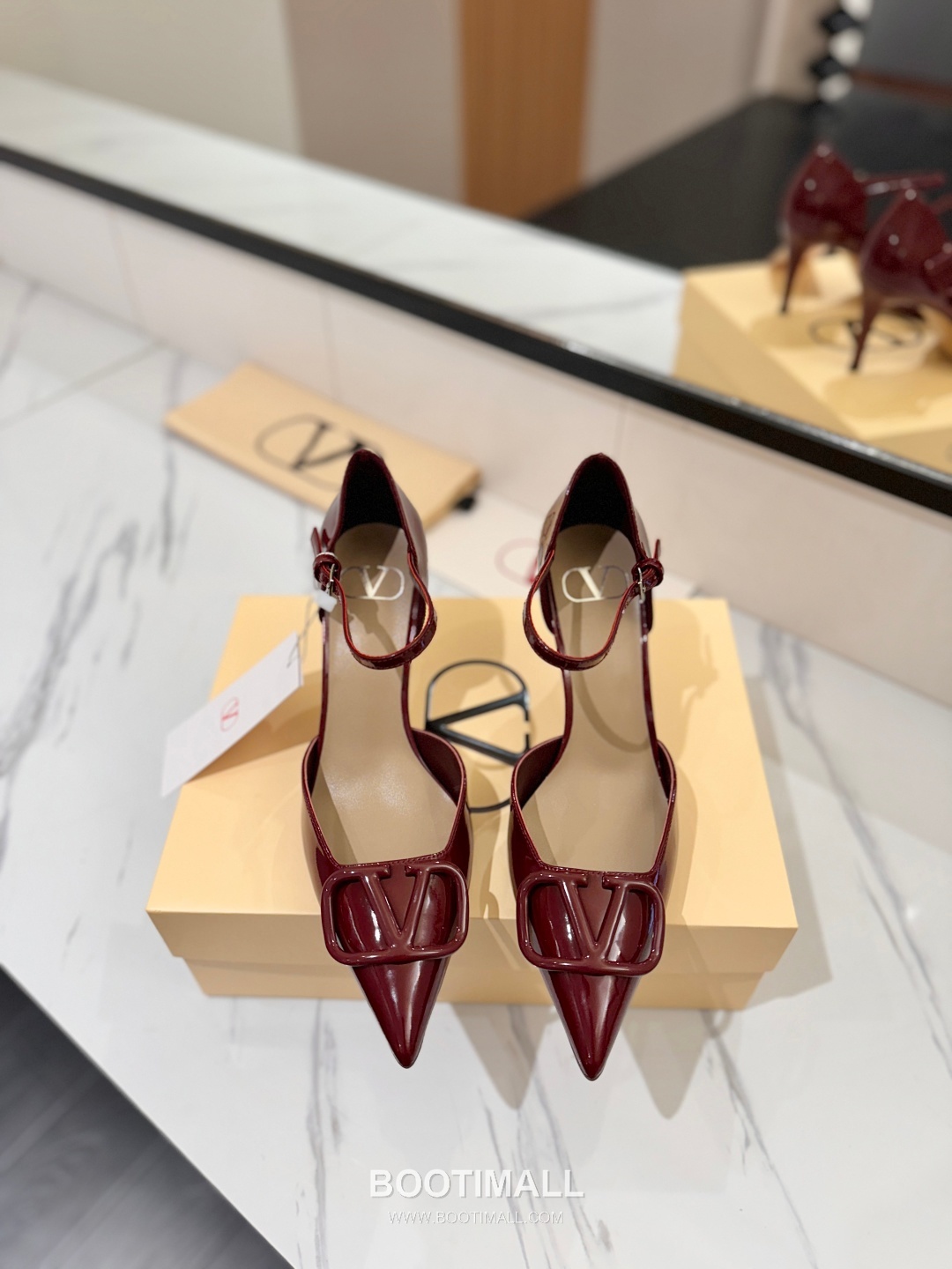 Valentino Garavani VLogo Patent Leather Slingback Pumps 발렌티노 가라바니 V로고 페이턴트 슬링백 펌프스 3