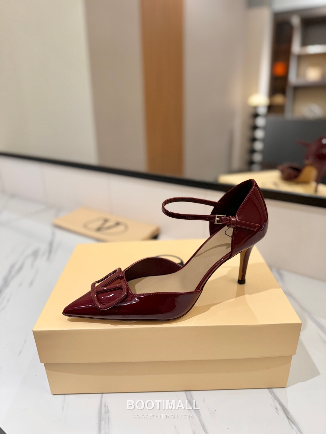 Valentino Garavani VLogo Patent Leather Slingback Pumps 발렌티노 가라바니 V로고 페이턴트 슬링백 펌프스 4