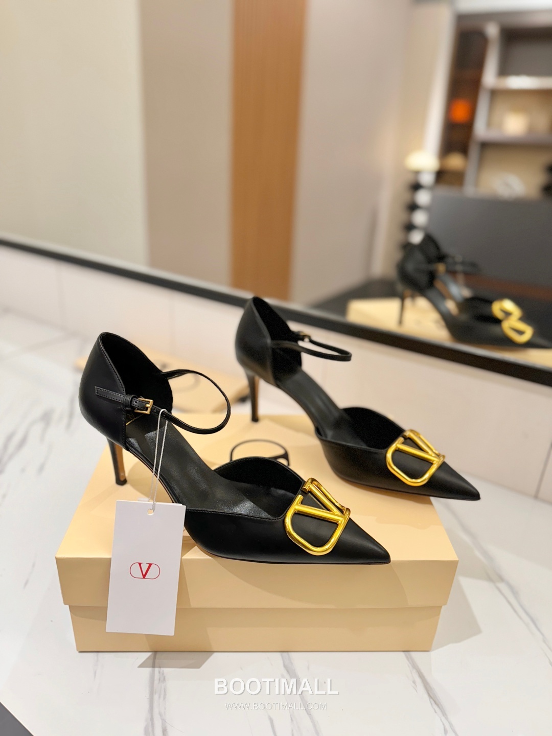 Valentino Garavani VLogo Patent Leather Slingback Pumps 발렌티노 가라바니 V로고 페이턴트 슬링백 펌프스 1