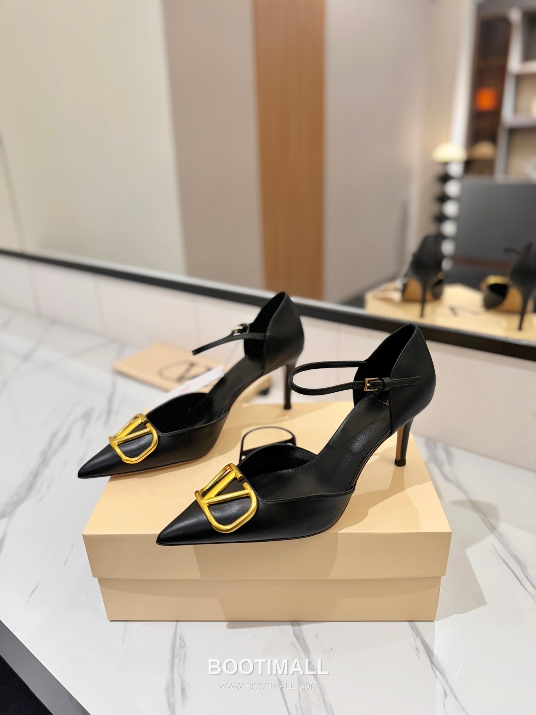 Valentino Garavani VLogo Patent Leather Slingback Pumps 발렌티노 가라바니 V로고 페이턴트 슬링백 펌프스 2